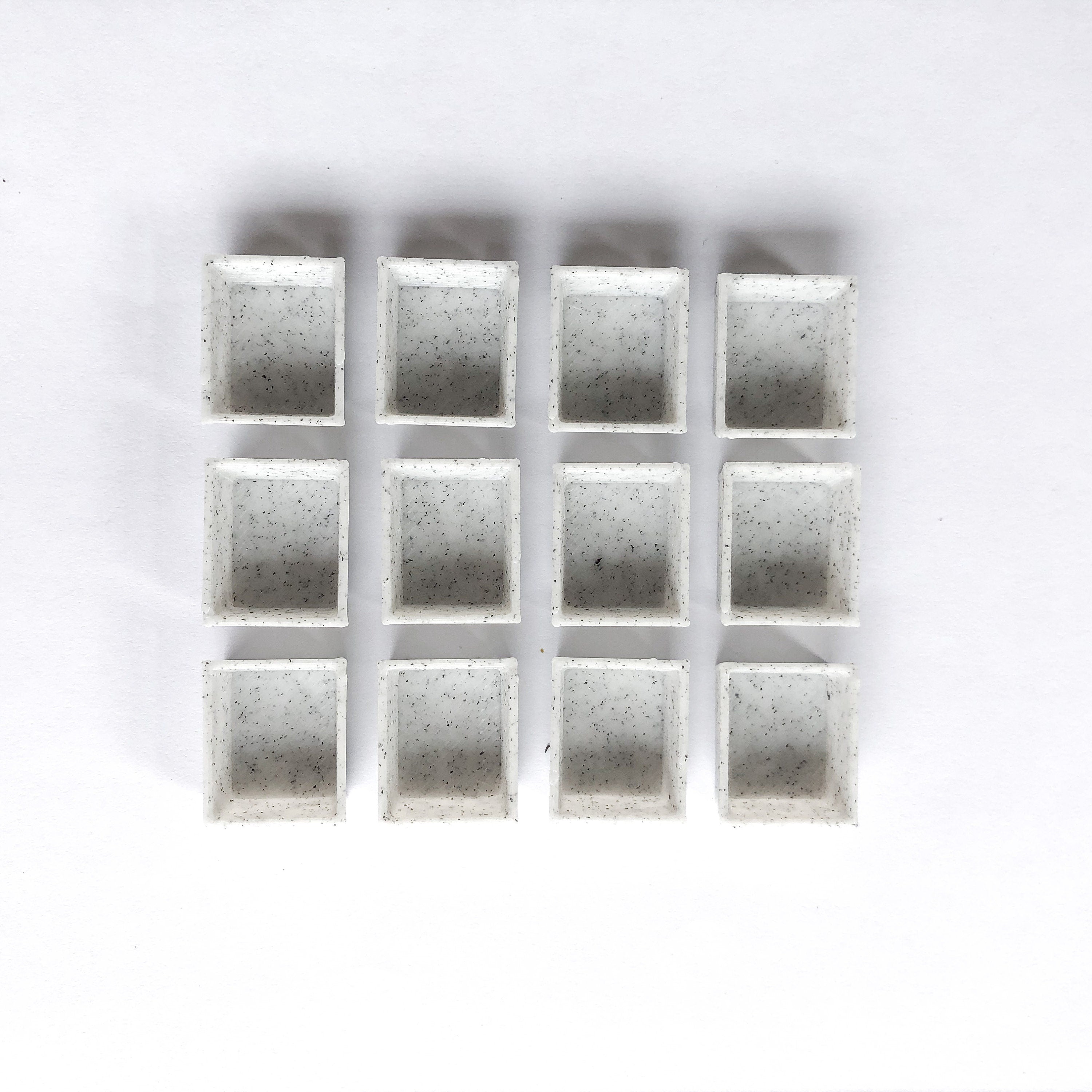 Lege halve pannen aquarel